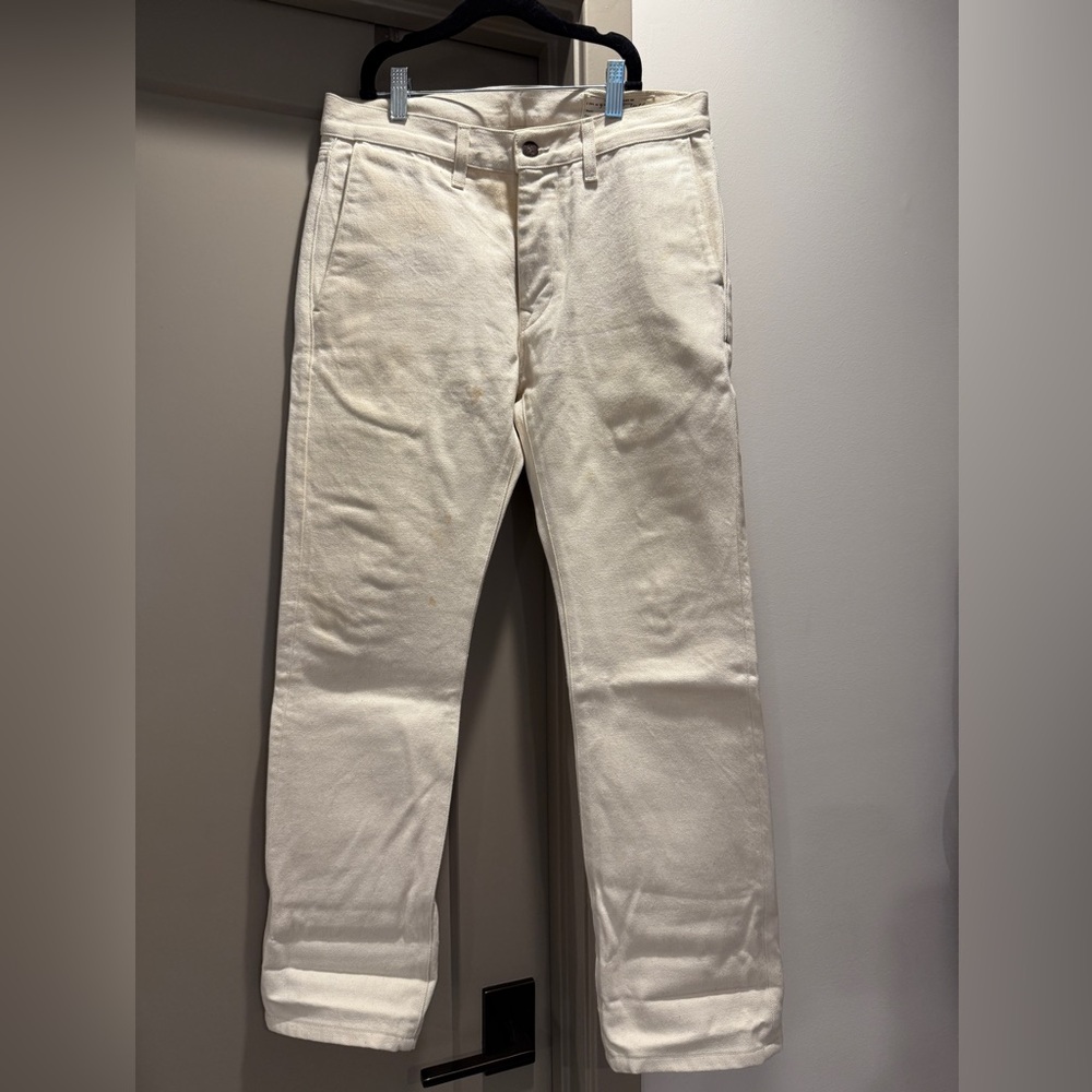 imogene + willie Slim Straight Jeans in Off-White/Cream